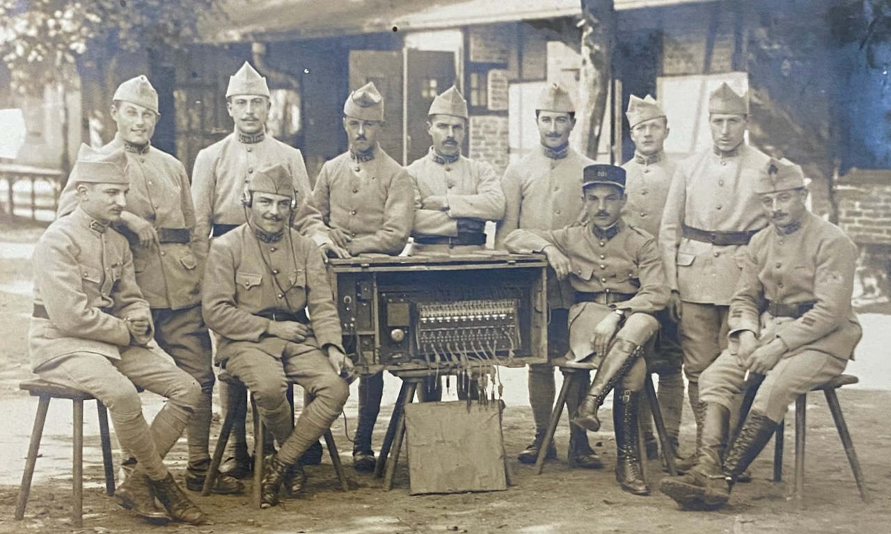 A TM 16 as part of a Poste central modèle 1917 à 12 directions (Image/Postcard in my collection, no information of place or year)